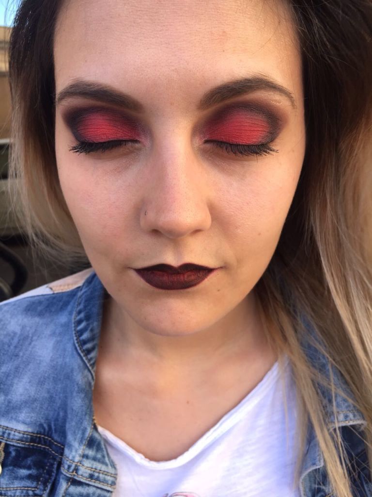 Trucco fotografico rosso e nero