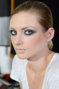 modella sfilata smokey eyes