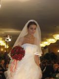 Trucco sposa con bouquet rosso